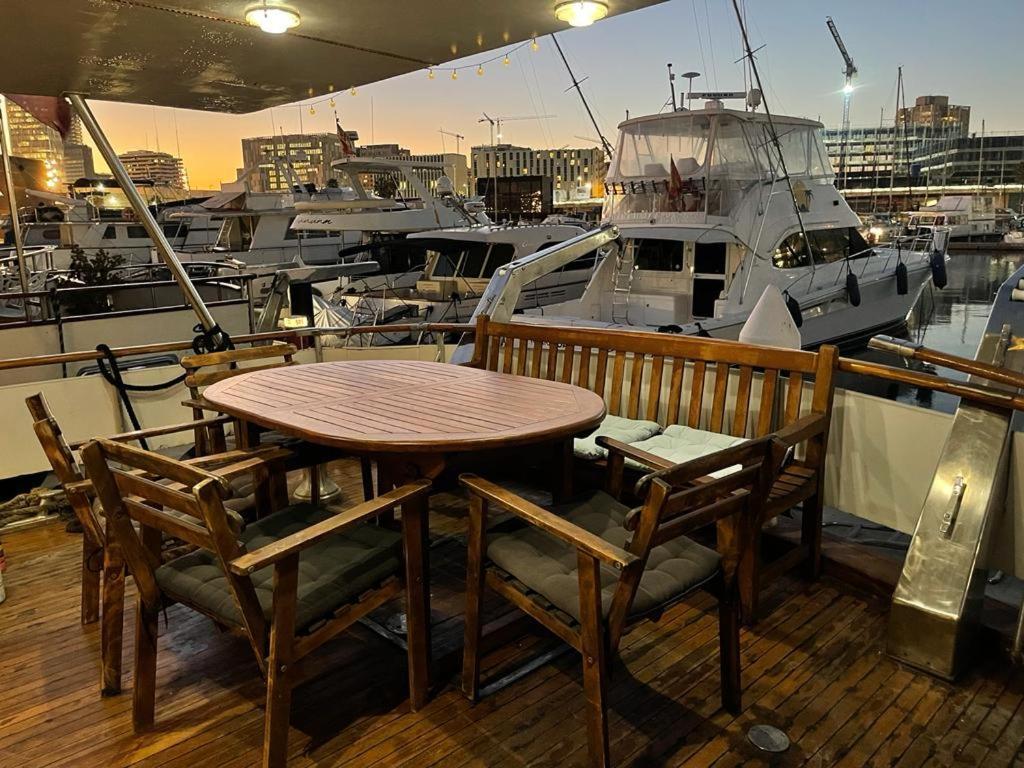 Boat Aloha Hotel Sant Adria de Besos Exterior photo