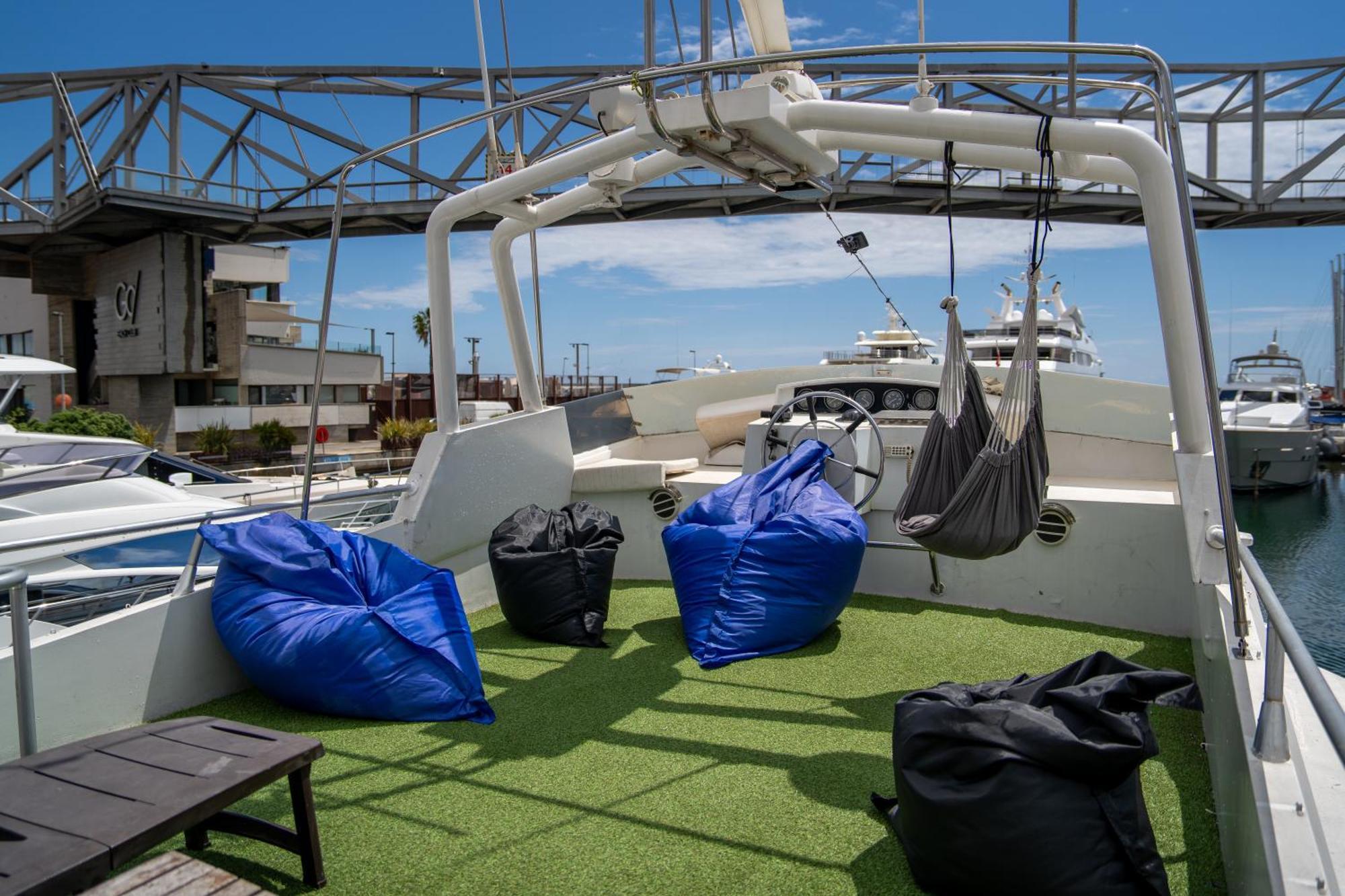 Boat Aloha Hotel Sant Adria de Besos Exterior photo